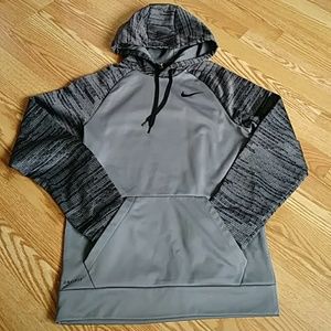 Young Men's Nike DriFit hoodie